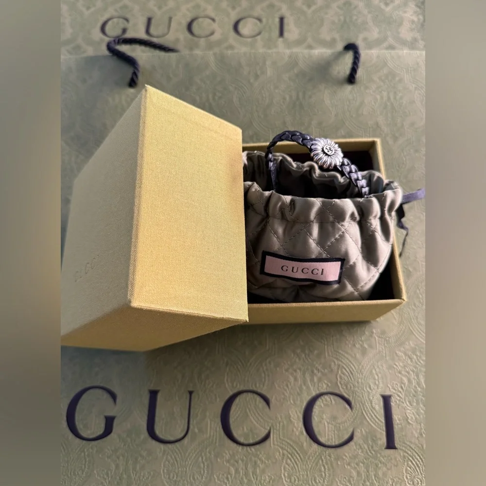 New Gucci Interlocking G Engraved Silver Flower Black Leather Bracelet Unisex🖤